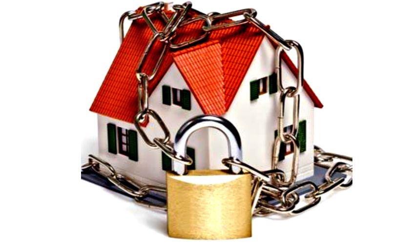 Zwaar beslag op een achterdeur van een woning in Rijswijk